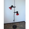 Lampa retro z czerwonymi reflektorami